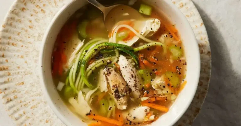 Foto da receita de Sopa de Frango com Noodles de Abobrinha no Pote