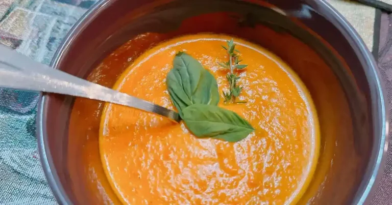 Foto da receita de Sopa de Tomate Cereja Assado