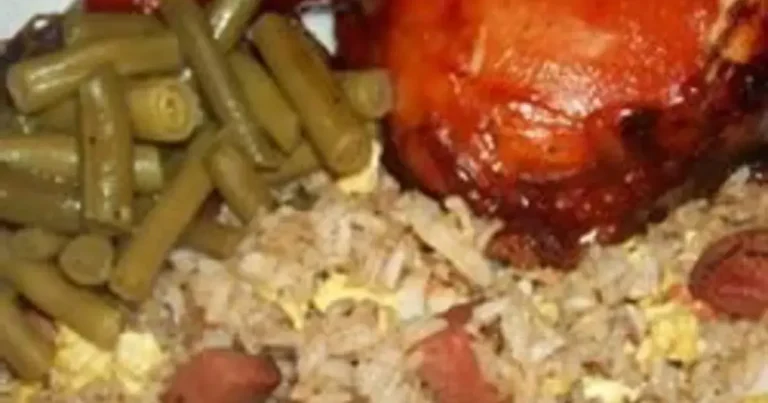 Arroz Frito com Linguiça e Caranguejo Imitado