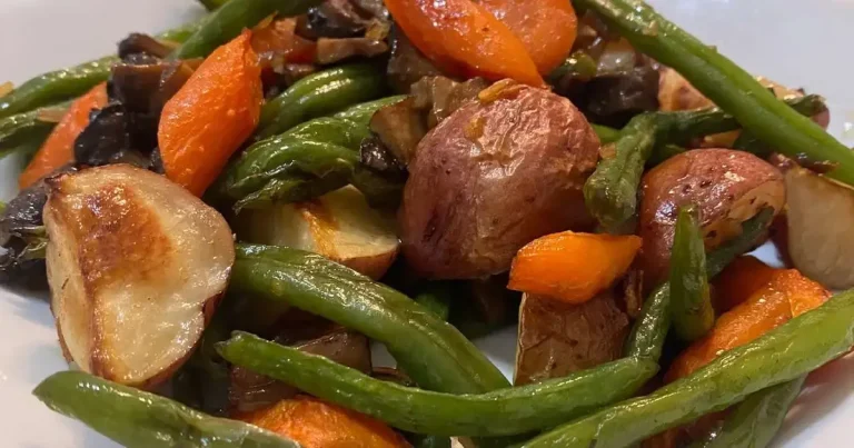 Foto da receita de Batatas Assadas com Vagens e Cogumelos