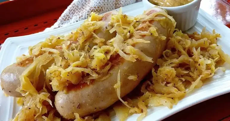 Foto da receita de Bratwursts Glaceados com Cerveja e Chucrute