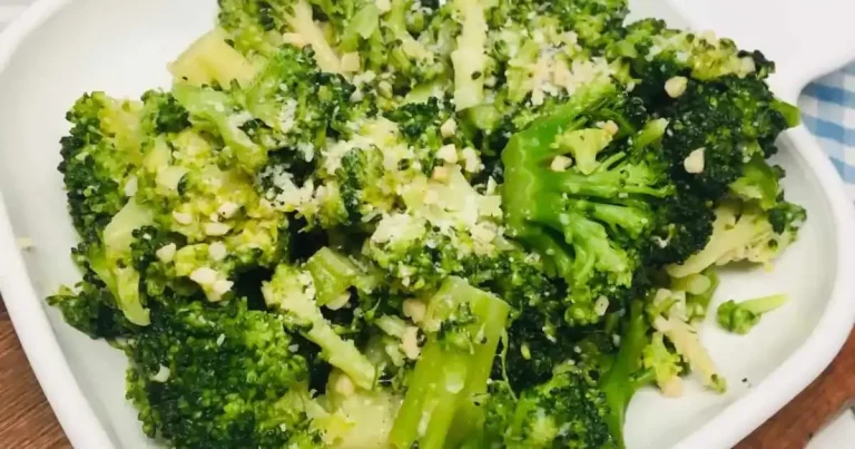 Foto da receita de Brócolis com Alho e Parmesão