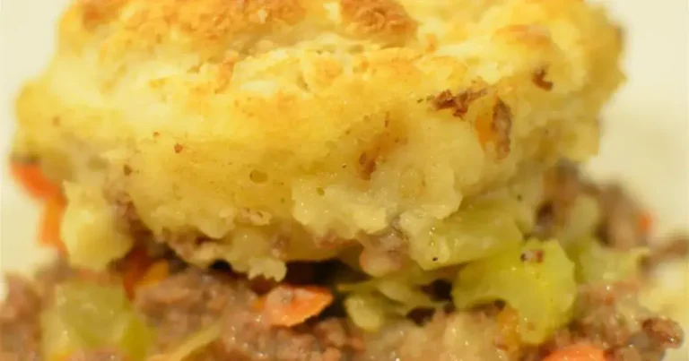 Casserole Retrô de Carne Moída com Biscuits