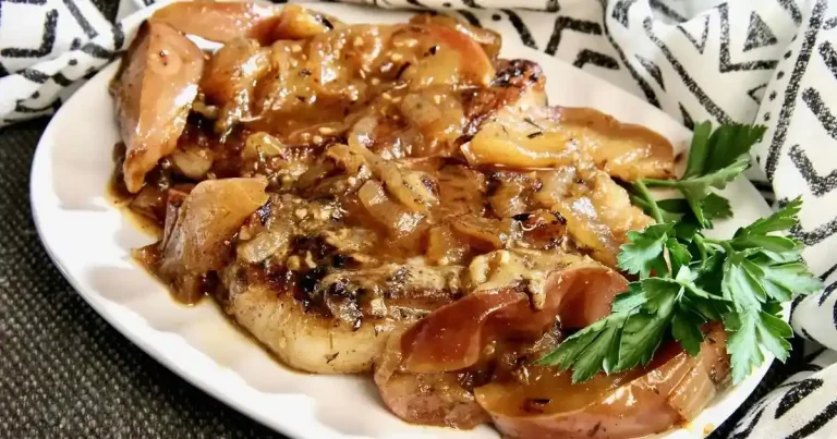 Foto da receita de Costeletas de Porco com Maçãs e Cebolas