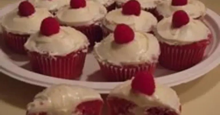 Foto da receita de Cupcakes de Framboesa com Mousse de Chocolate Branco