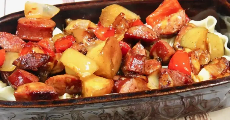 Foto da receita de Linguiça Kielbasa com Maçãs e Cebolas