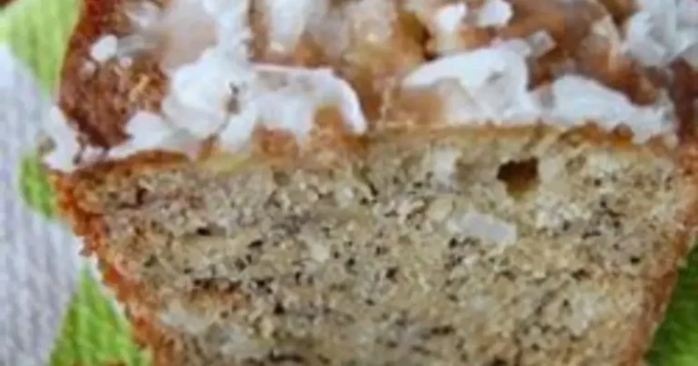 Foto da receita de Pão de Banana com Cobertura de Coco e Limão Galego