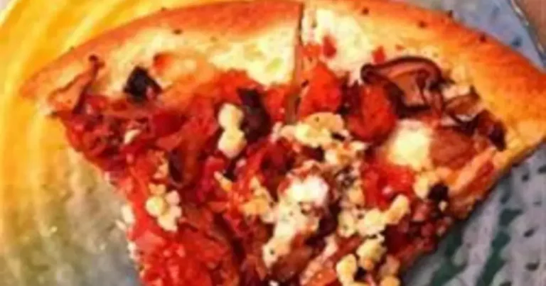 Foto da receita de Pizza de Massa Fina com Cogumelos Assados e Bacon Defumado