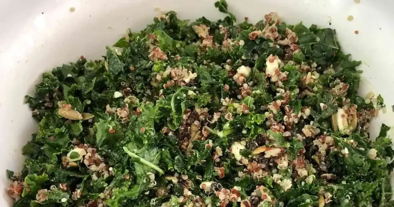 Salada Refrescante de Couve e Quinoa