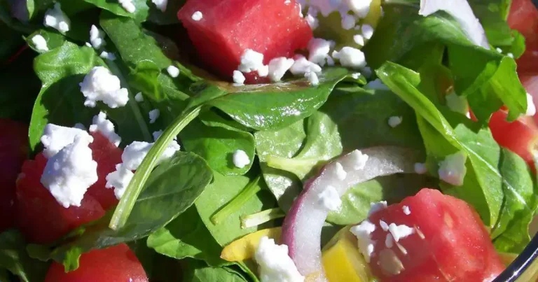 Foto da receita de Salada Refrescante de Melancia com Feta e Rúcula
