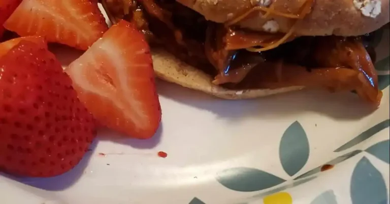 Foto da receita de Sloppy Joes de Frango ao Barbecue