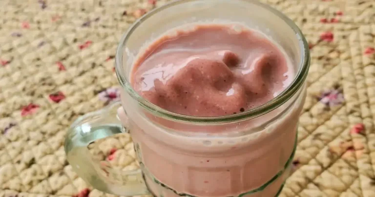 Foto da receita de Smoothie de Chocolate, Morango e Aveia