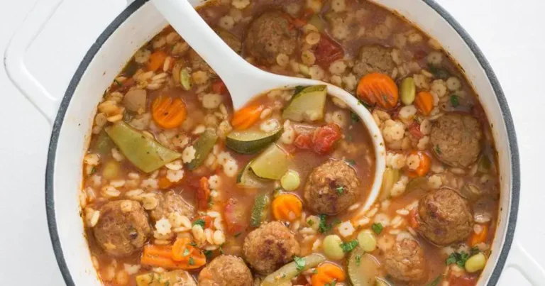 Foto da receita de Sopa Italiana de Almôndegas Recheadas