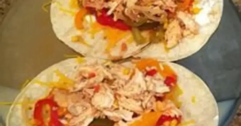 Foto da receita de Tacos de Frango Desfiado na Panela Lenta