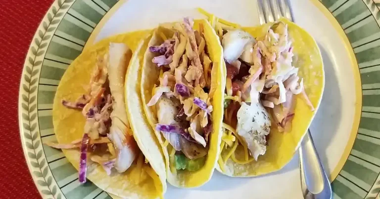 Foto da receita de Tacos de Peixe Fáceis com Salada Coleslaw