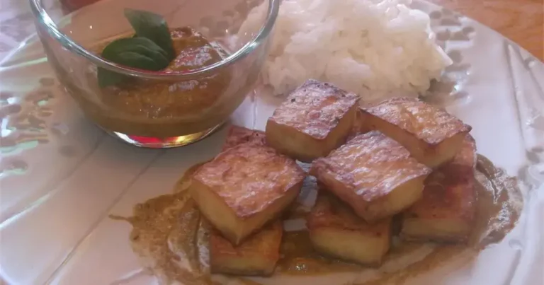 Tofu Assado Tailandês com Arroz de Coco